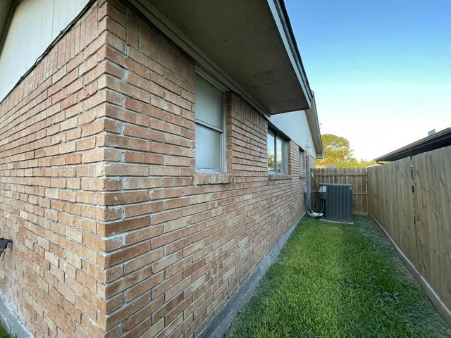704 Teabury Avenue, Pasadena, TX 77503