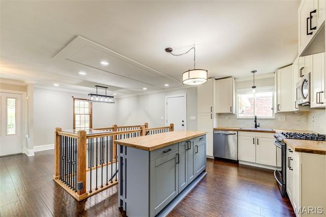 4515 Firelight Drive, Oakville, MO 63129