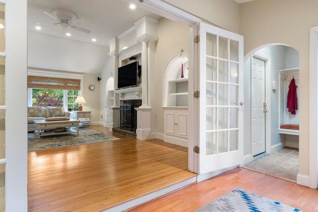 30 Stanhope Dr, Norfolk, MA 02056