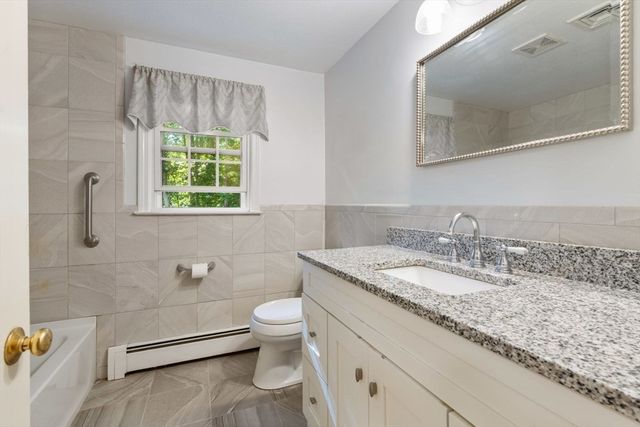 30 Stanhope Dr, Norfolk, MA 02056