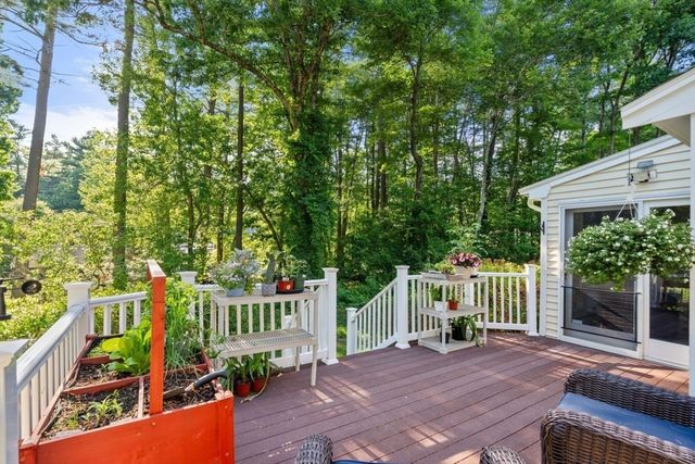 30 Stanhope Dr, Norfolk, MA 02056