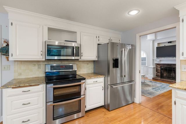30 Stanhope Dr, Norfolk, MA 02056