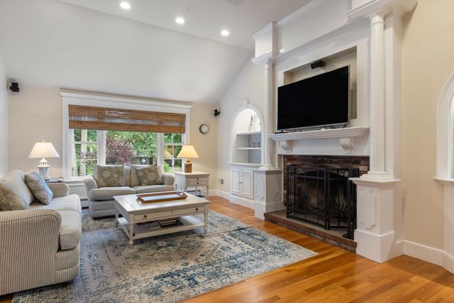 30 Stanhope Dr, Norfolk, MA 02056