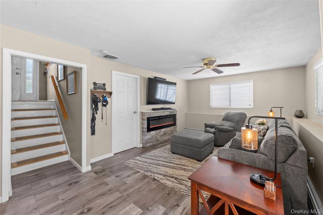 257 Cadman Avenue, Babylon, NY 11702