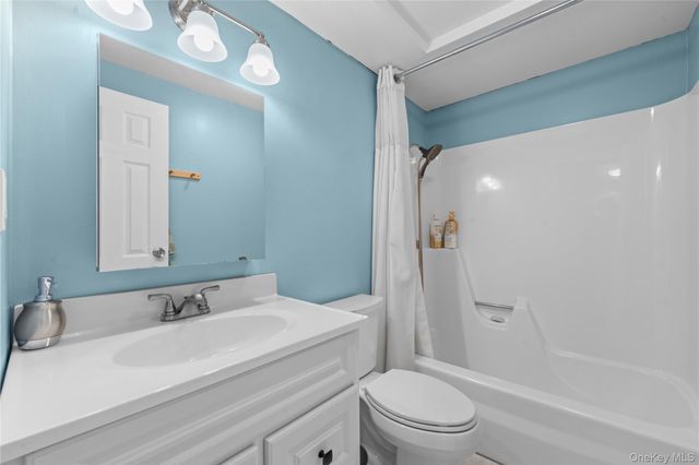 257 Cadman Avenue, Babylon, NY 11702