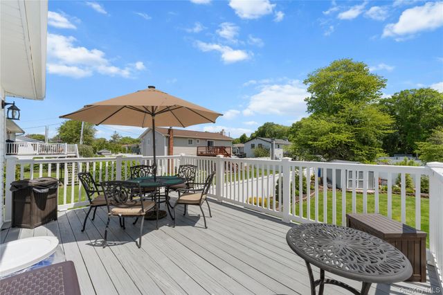 257 Cadman Avenue, Babylon, NY 11702