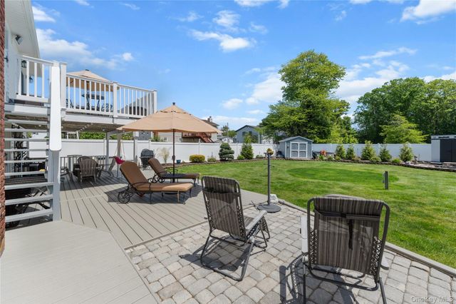 257 Cadman Avenue, Babylon, NY 11702