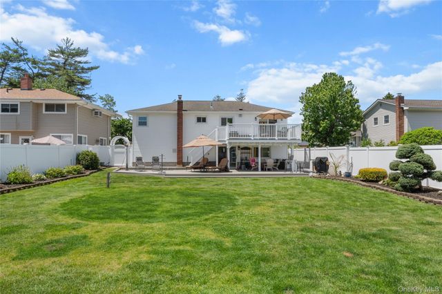 257 Cadman Avenue, Babylon, NY 11702