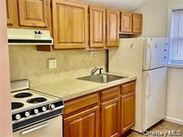 43 Columbia Avenue, Cedarhurst, NY 11516