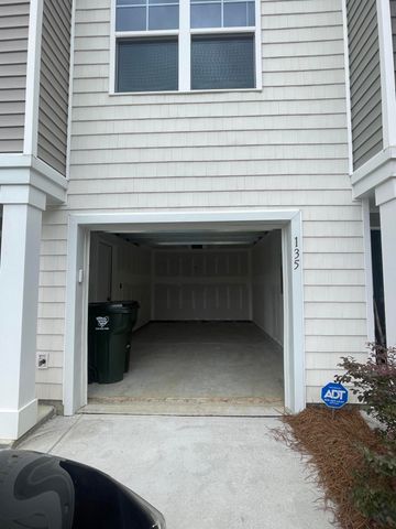 135 E Sunrise Lane, Summerville, SC 29486