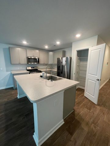 135 E Sunrise Lane, Summerville, SC 29486