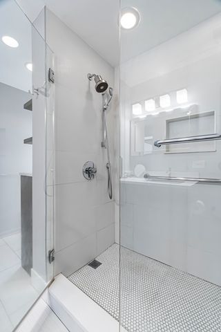 21 W Chestnut Street 1403, Chicago, IL 60610