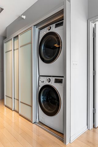 21 W Chestnut Street 1403, Chicago, IL 60610