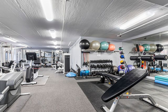 21 W Chestnut Street 1403, Chicago, IL 60610