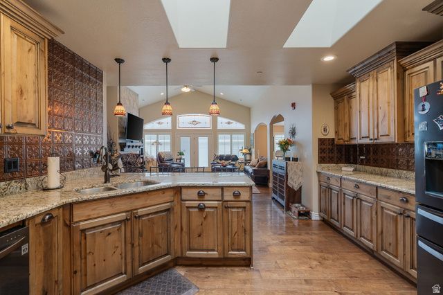 2196 E VALLEY VIEW CT, Layton, UT 84040