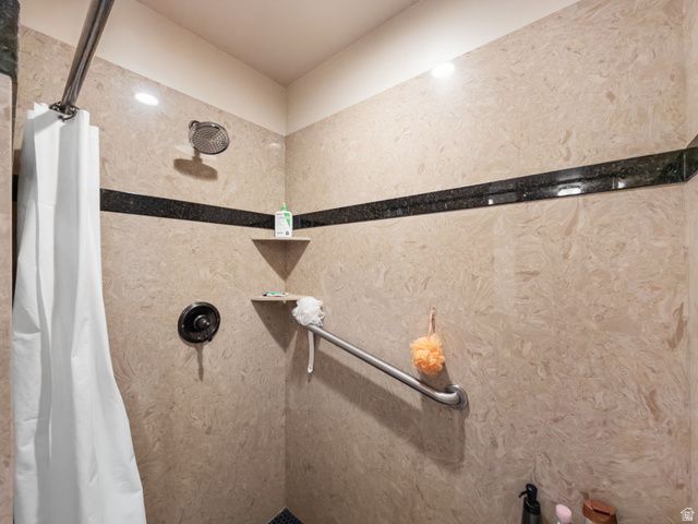 2196 E VALLEY VIEW CT, Layton, UT 84040