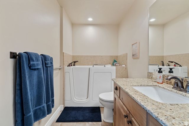 2196 E VALLEY VIEW CT, Layton, UT 84040