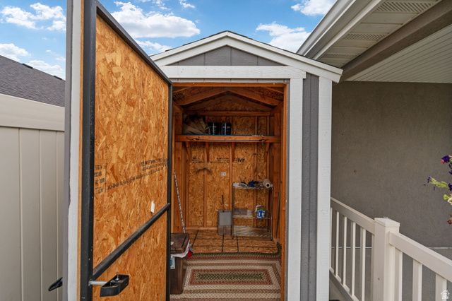 2196 E VALLEY VIEW CT, Layton, UT 84040