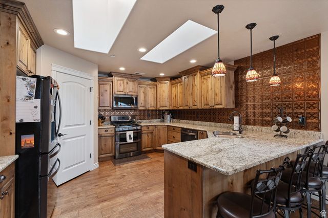 2196 E VALLEY VIEW CT, Layton, UT 84040