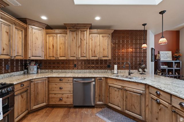 2196 E VALLEY VIEW CT, Layton, UT 84040