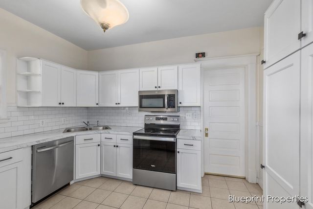 137 Auburn Avenue, Grand Rapids, MI 49506