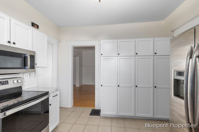 137 Auburn Avenue, Grand Rapids, MI 49506