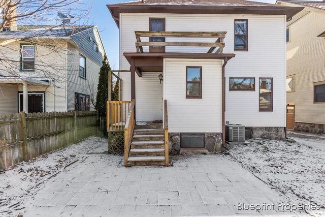 137 Auburn Avenue, Grand Rapids, MI 49506