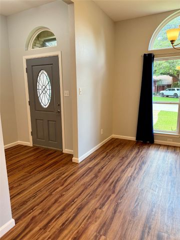5008 Dawnwood Court, Arlington, TX 76017