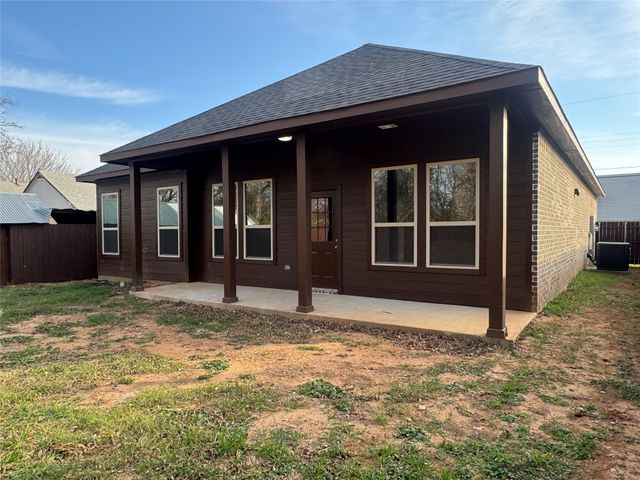 504 Paradise Street, Fort Worth, TX 76111