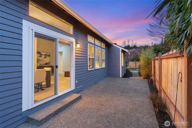 15608 156th Place SE, Renton, WA 98058