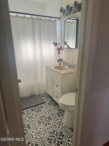 1213 N Boone Street, El Paso, TX 79903