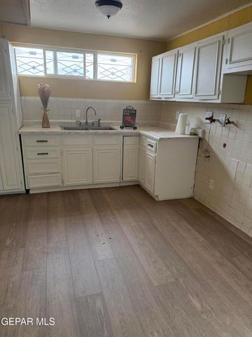 1213 N Boone Street, El Paso, TX 79903