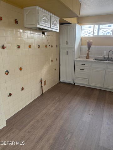 1213 N Boone Street, El Paso, TX 79903