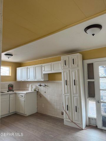 1213 N Boone Street, El Paso, TX 79903