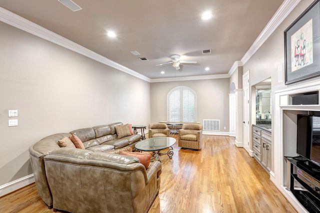 1221 Wynden Court, Houston, TX 77056