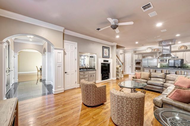 1221 Wynden Court, Houston, TX 77056