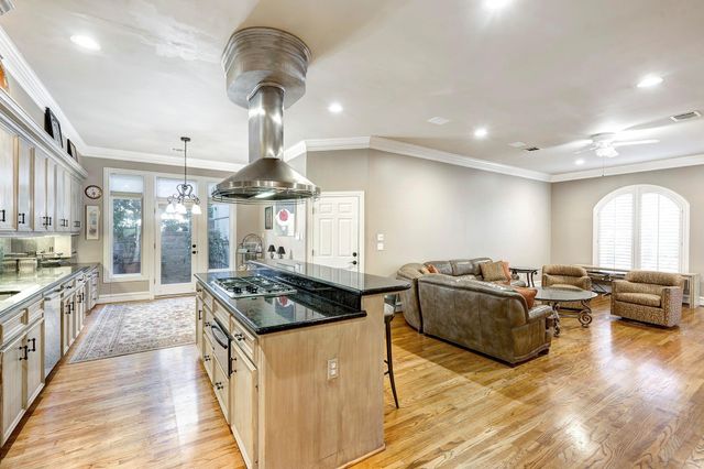 1221 Wynden Court, Houston, TX 77056