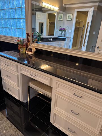 1221 Wynden Court, Houston, TX 77056