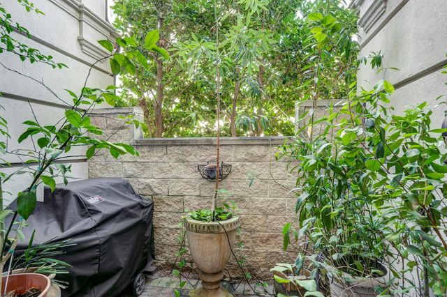 1221 Wynden Court, Houston, TX 77056