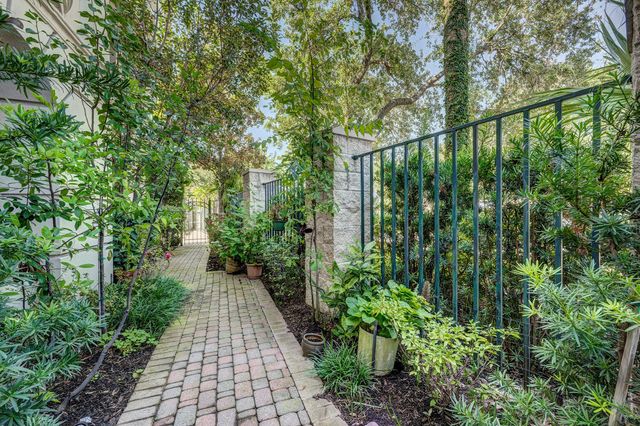 1221 Wynden Court, Houston, TX 77056