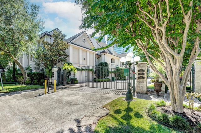 1221 Wynden Court, Houston, TX 77056