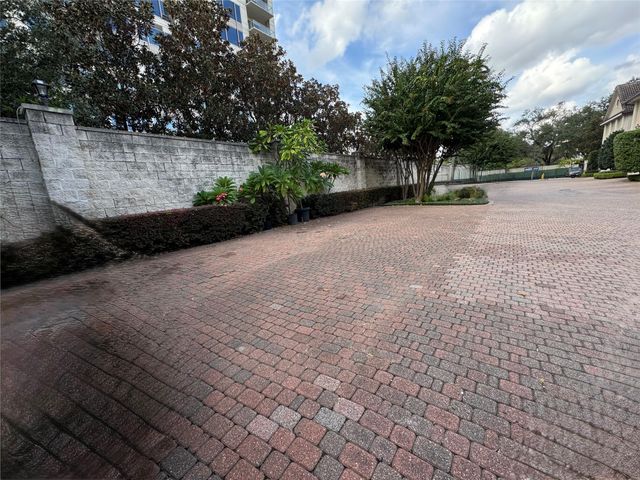 1221 Wynden Court, Houston, TX 77056