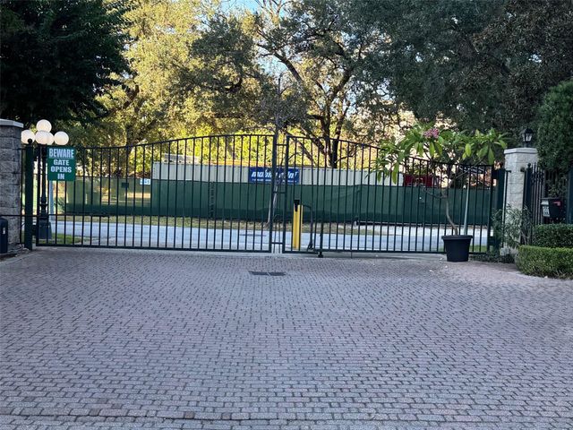 1221 Wynden Court, Houston, TX 77056