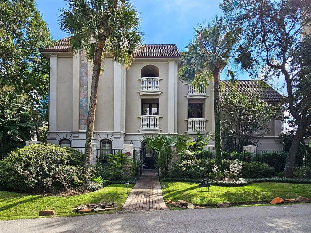 1221 Wynden Court, Houston, TX 77056