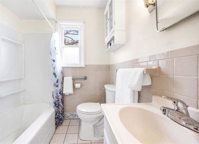 48 Mccollum Avenue, Galesburg, MI 49053