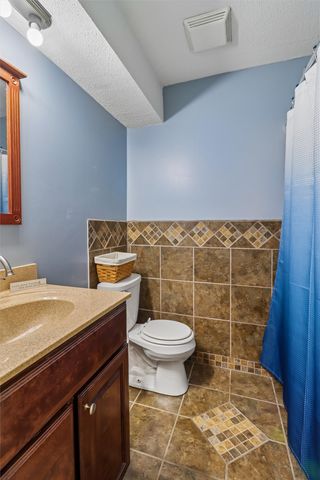 901 E 17th Street N, Newton, IA 50208