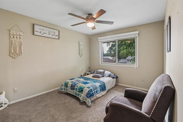 901 E 17th Street N, Newton, IA 50208