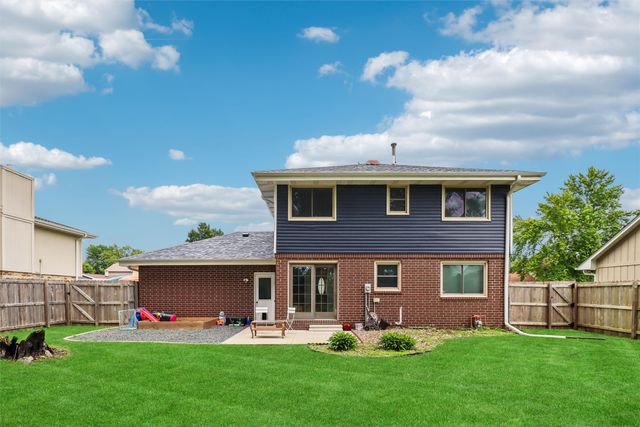 901 E 17th Street N, Newton, IA 50208