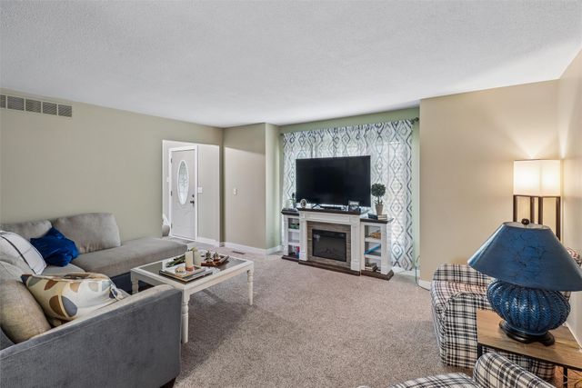 901 E 17th Street N, Newton, IA 50208