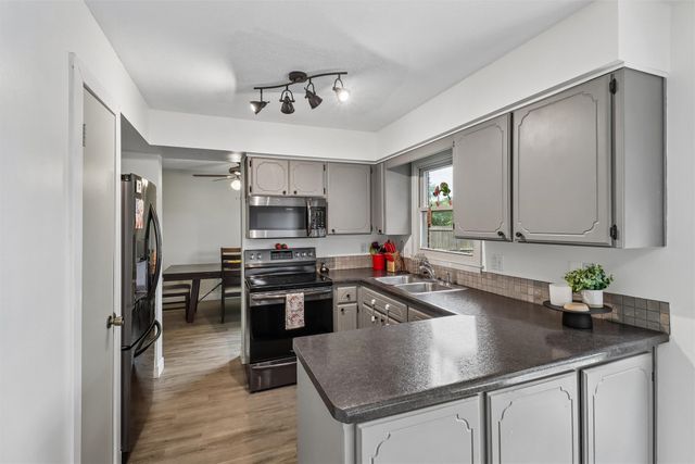 901 E 17th Street N, Newton, IA 50208